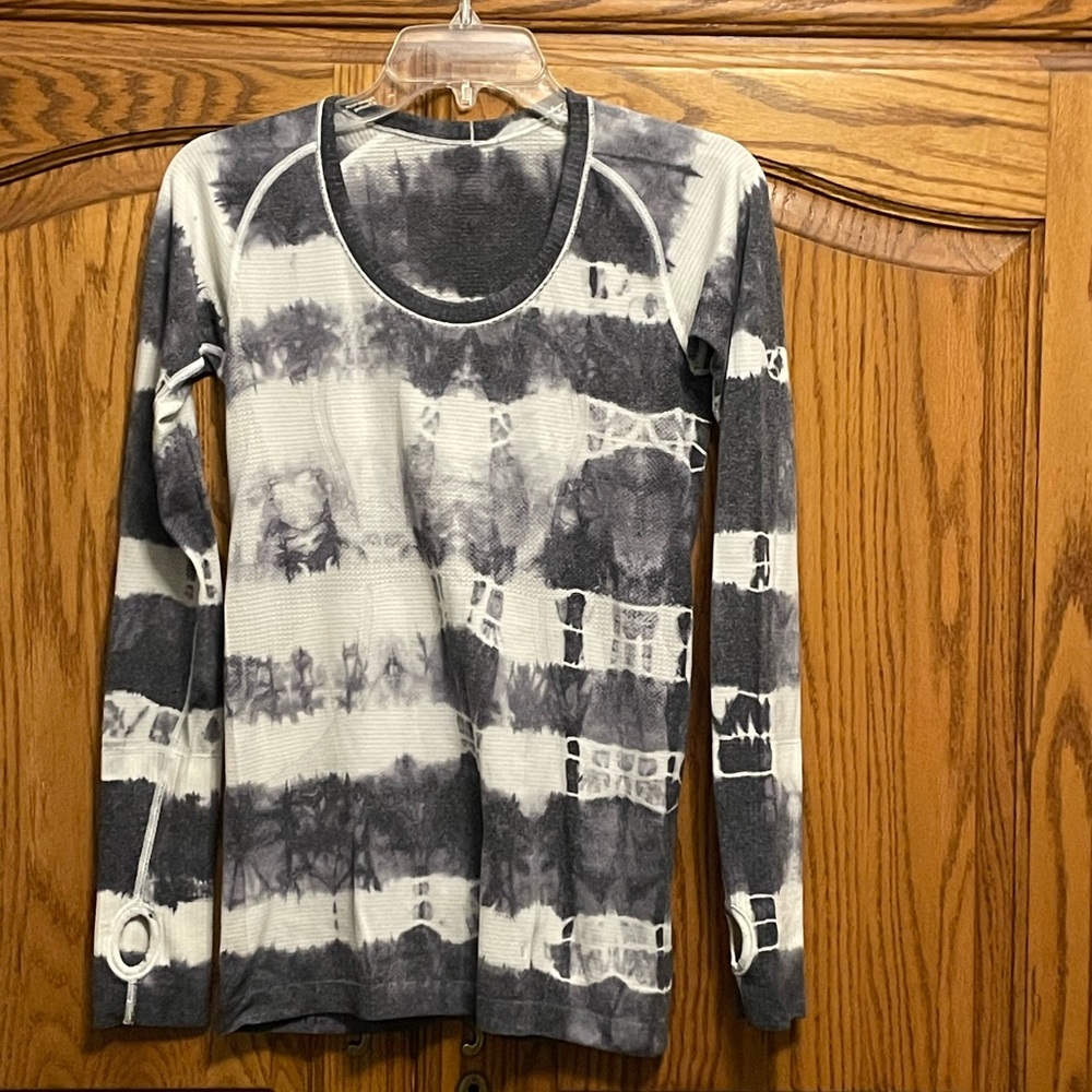 Lululemon Swiftly Tech Special Edition Crew.